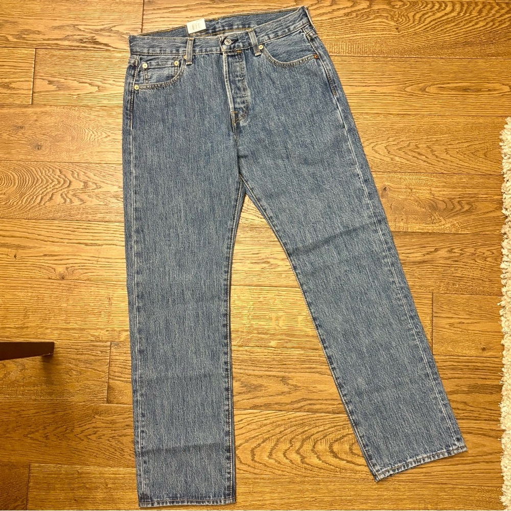 Levi's 501 Original Medium Stonewash
Jeans - Picture 6 of 15